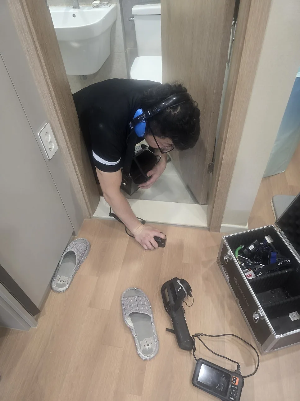 수도관 검사 장비 사용 중